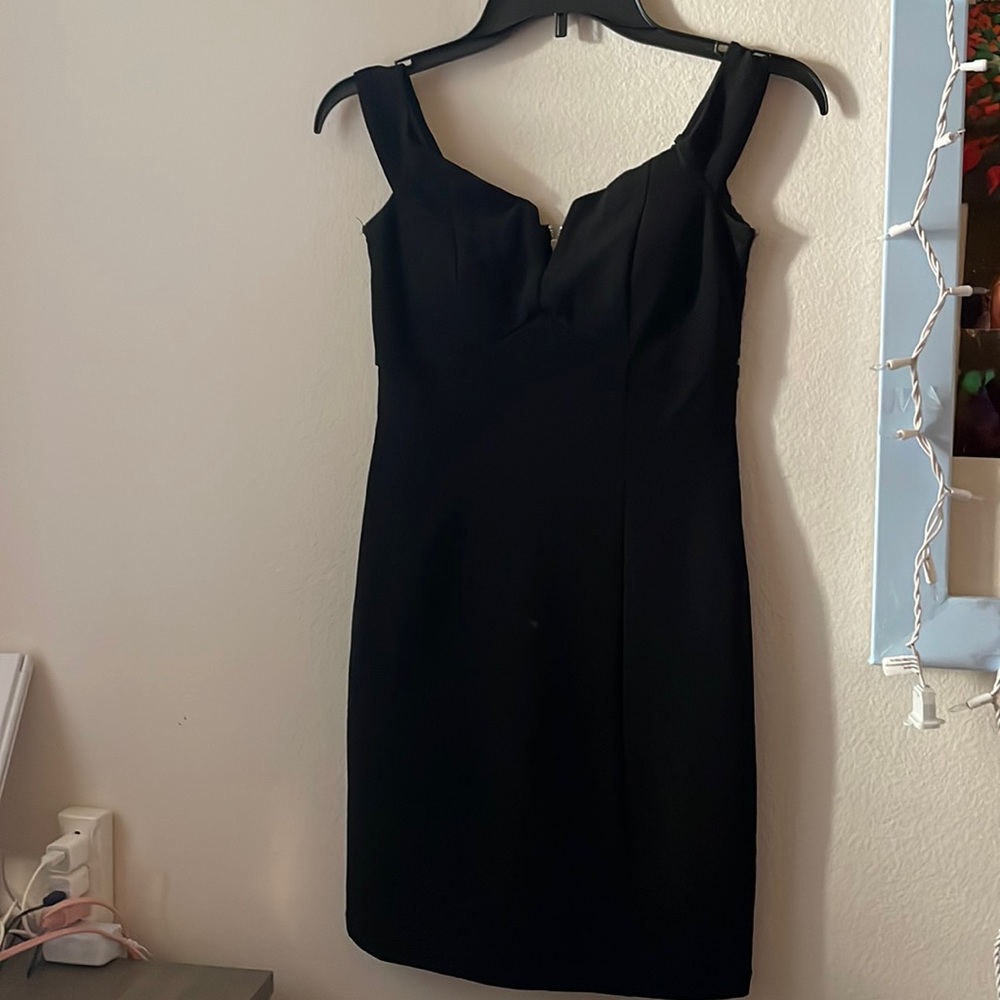 Black Mini Off the shoulder dress perfect for dances. Perfect closet staple!